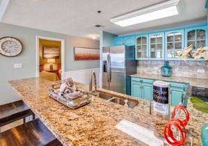 Leeward Key 805 King Bed and two twin Beds, Beach Service and spactacular views