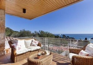 Lets Holidays Sailor House with Sea Views