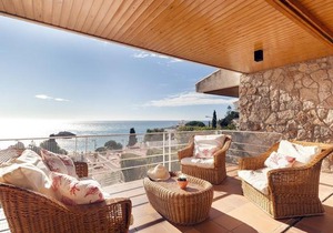 Lets Holidays Sailor House with Sea Views