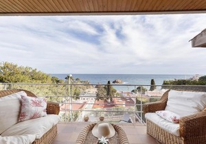 Lets Holidays Sailor House with Sea Views