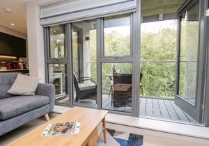 LEVEN VIEW, romantic in Newby Bridge
