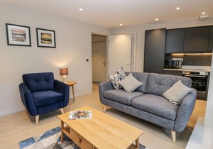 LEVEN VIEW, romantic in Newby Bridge