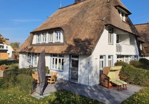 LHH B 12 - The country house on the lagoon