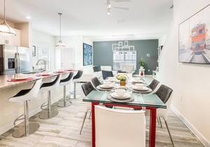 "License to Chill" Newly Renovated Modern Townhome