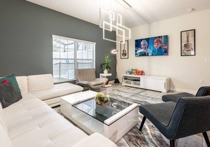 "License to Chill" Newly Renovated Modern Townhome