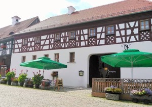 Liebevoll eingerichtete FeWo für 1 bis 5 Personen mit Balkon
