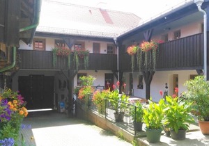 Liebevoll eingerichtete FeWo für 1 bis 5 Personen mit Balkon