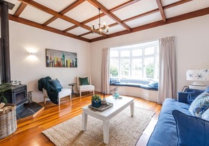 Light-filled Newly Renovated 3 Bedroom Villa in Remuera