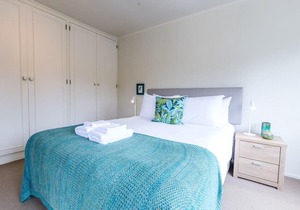 Light-filled Newly Renovated 3 Bedroom Villa in Remuera in Auckland