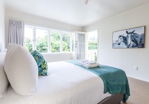 Light-filled Newly Renovated 3 Bedroom Villa in Remuera in Auckland