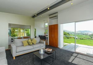 Lightning Ridge Retreat - Waimarama Holiday Home