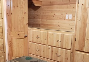 Like new one bedroom, one bath cabin overlooking Christopher Creek