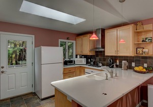 Liko Lehua Cottage in Volcano, Sleeps 2-4
