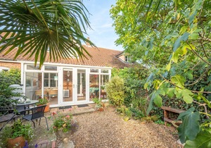 Little Chequers - Two Bedroom House, Sleeps 3