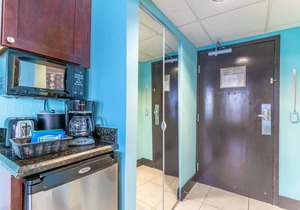 Little Harbor Gem | Water Views, Pet-Friendly & Close to Dining