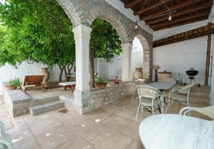 LIVIN Hydra Garden Suite