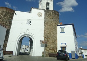 LIVING IN A MEDIEVAL CASTLE BY ÉVORA- LONG TERM RENTING