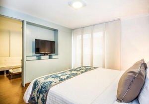 Lloyds Apartasuites Parque 93