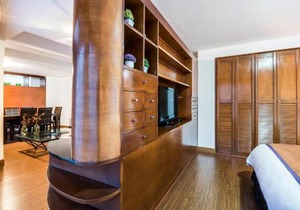 Lloyds Apartasuites Parque 93