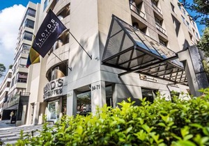Lloyds Apartasuites Parque 93