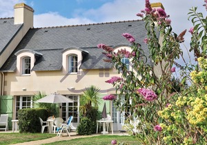 LocaLise - Maison G4 au Guilvinec - Garden and pool view - Walking distance to all amenities