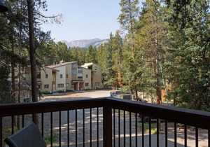 Located an easy walk to slopes and apres!