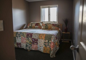 Located Downtown Close to Dining and Shopping Close to Harbors