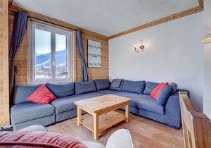 LODGE 12 - Three Bedroom Apartment, Sleeps 8