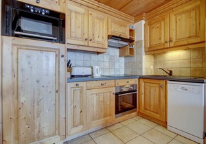 LODGE 12 - Three Bedroom Apartment, Sleeps 8