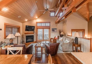 Lodges at Cannon Beach B1