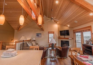 Lodges at Cannon Beach B2
