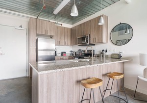 Lodgeur | 1BR loft with relaxing views | Midtown