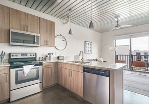 Lodgeur | 1BR loft with relaxing views | Midtown