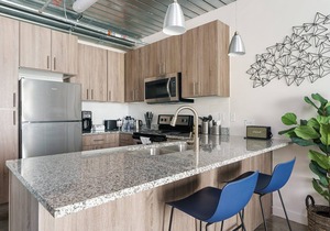 Lodgeur | Gorgeous 1BR loft w/patio | Midtown