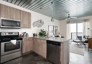 Lodgeur | Gorgeous 1BR loft w/patio | Midtown