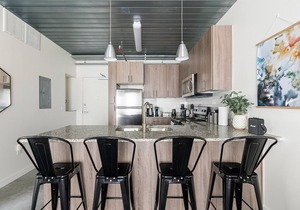 Lodgeur | Hip & stylish modern 1BR loft | Midtown