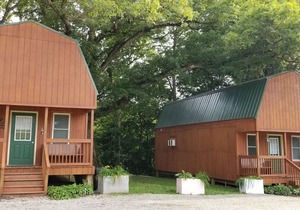 Loft Cabin #4 near beautiful Cedar River.