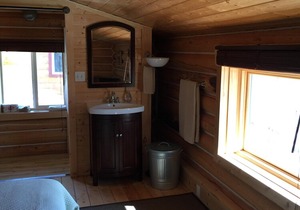 Log Cabin with Amazing Mountain & Lake Views (allergy-friendly)