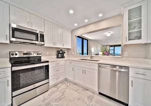 Loggerhead Cay 114 is a beachfront vacation rental condo on Sanibel Island!