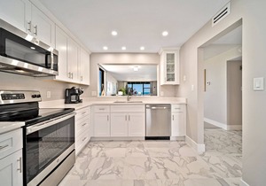 Loggerhead Cay 114 is a beachfront vacation rental condo on Sanibel Island!