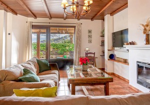 Look forward to a first-class vacation in this vacation home with panoramic views and private pool.