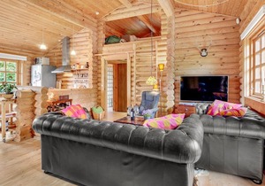 Look forward to a wonderful vacation in this appealing vacation home with whirlpool and Finnish wood