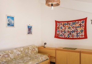 Look forward to a vacation with sea view in this vacation apartment near the beach.