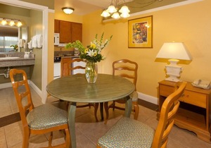 Look No Further! 2 Great Units, Indoor Pool, Minutes to Nevada Museum Art!