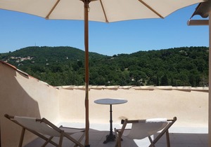 Loue Gulf of St Tropez apartments in Mansion Hotel has Freinet