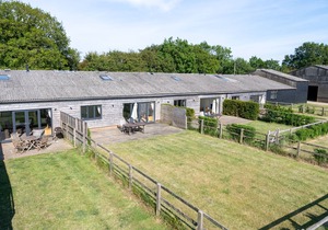Louisa's Cottage - Beautiful Family Property in Rural Hampshire