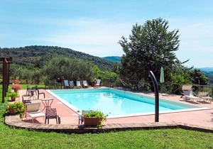 Lovely apartment in villa for 6 guests with pool, WIFI, patio, pets allowed and parking