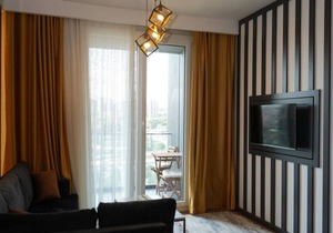 Lovely 1+1 Apartment w/Terrace near MaIl of IST