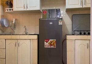 Lovely 1 bedroom with parking on premise.