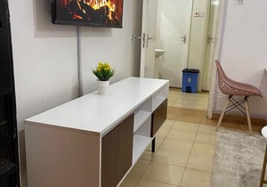 Lovely 1 bedroom with parking on premise.